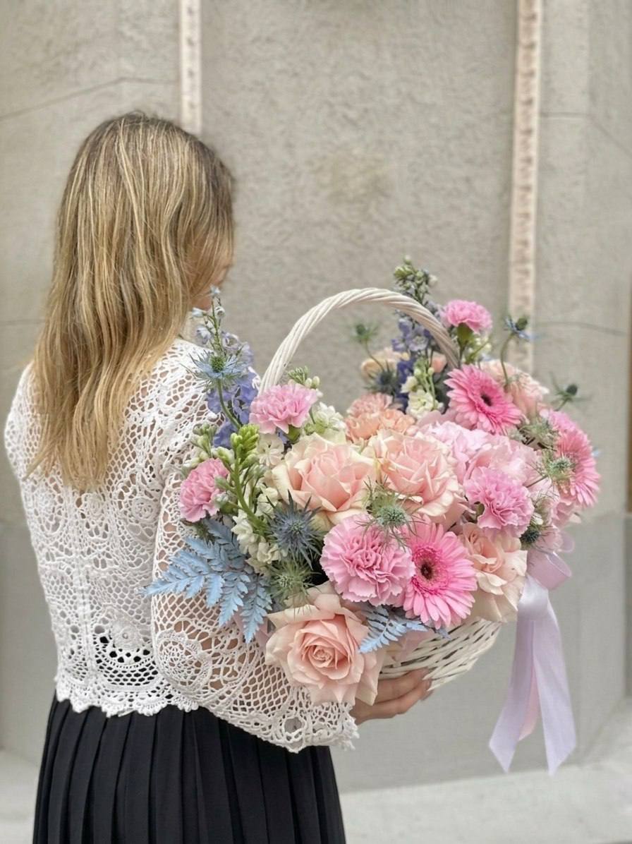 Композиция в корзине «Розовый рассвет»